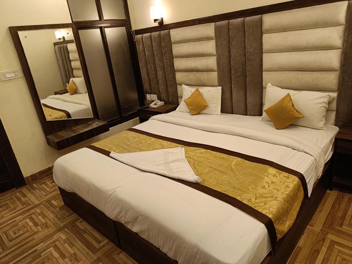 Hotel The Grand Orion Chinhat Exterior foto