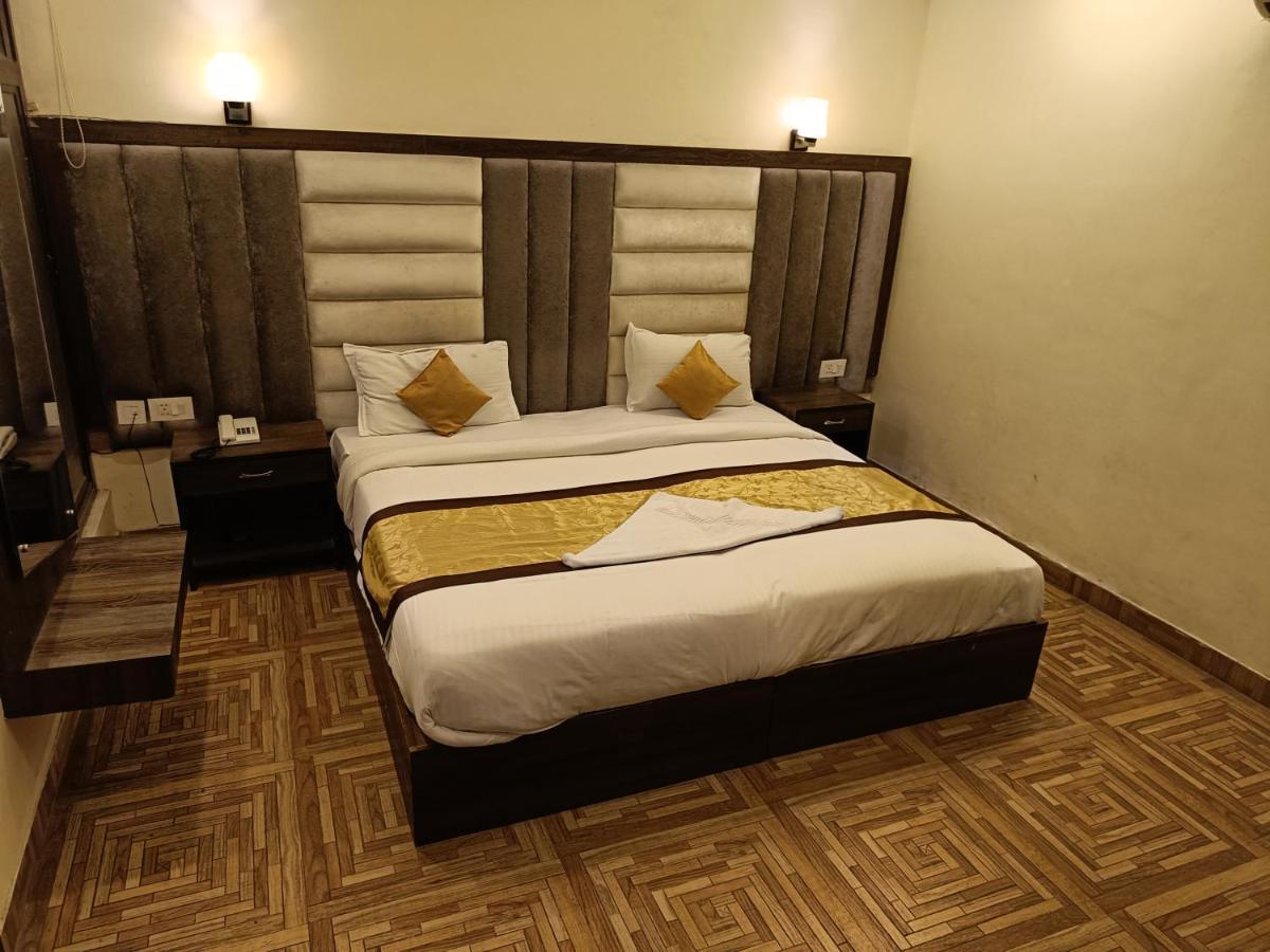 Hotel The Grand Orion Chinhat Exterior foto