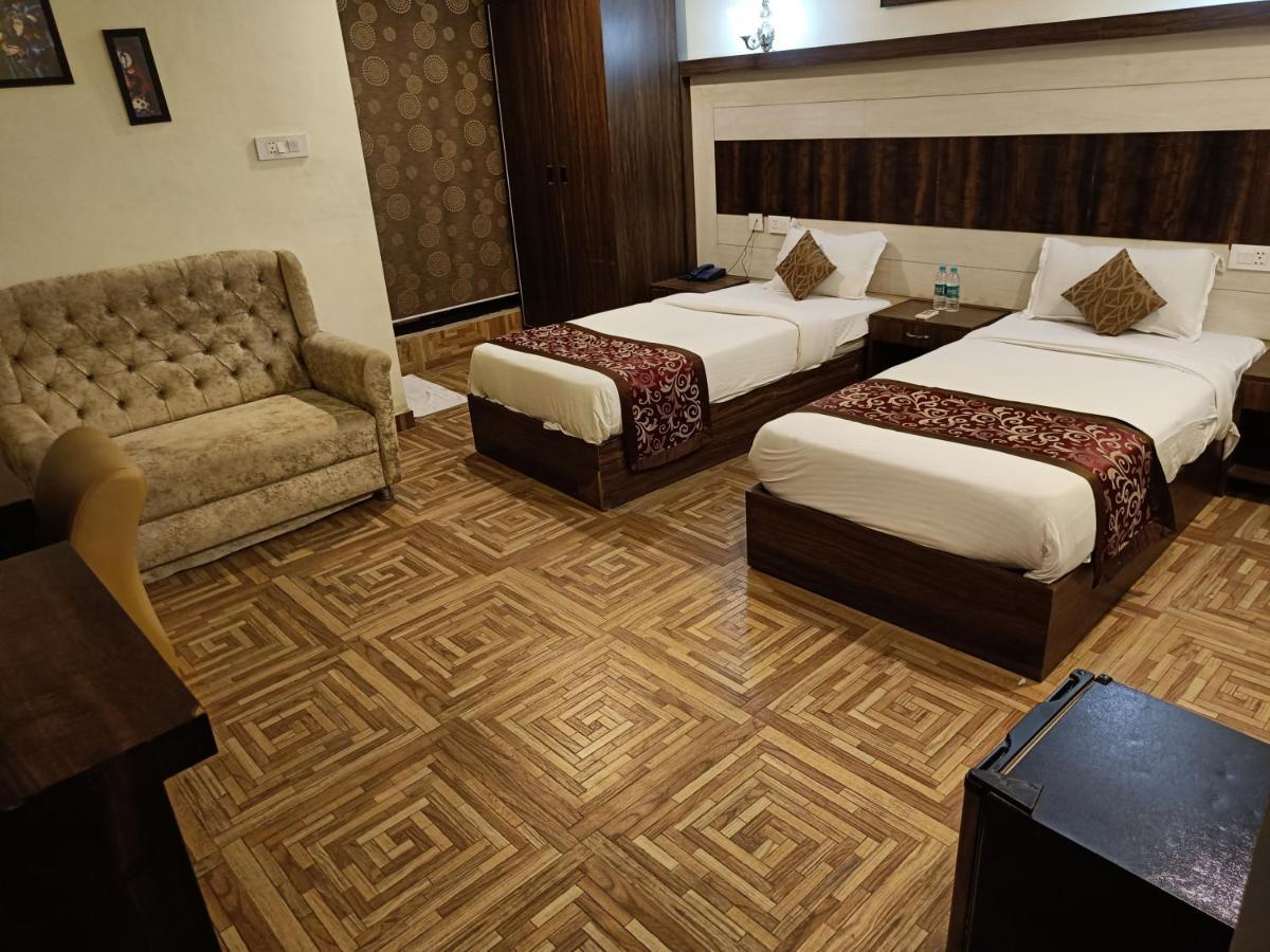 Hotel The Grand Orion Chinhat Exterior foto