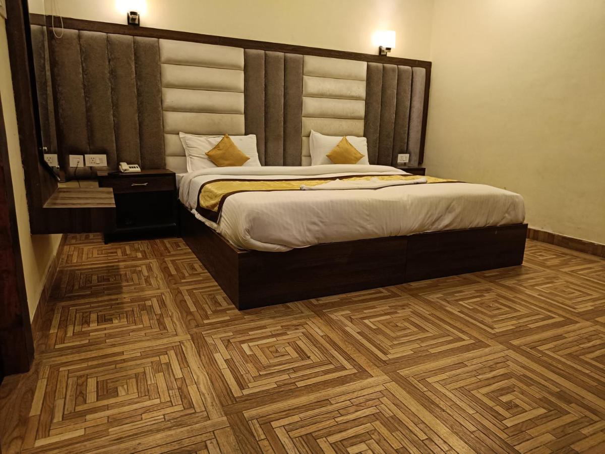Hotel The Grand Orion Chinhat Exterior foto