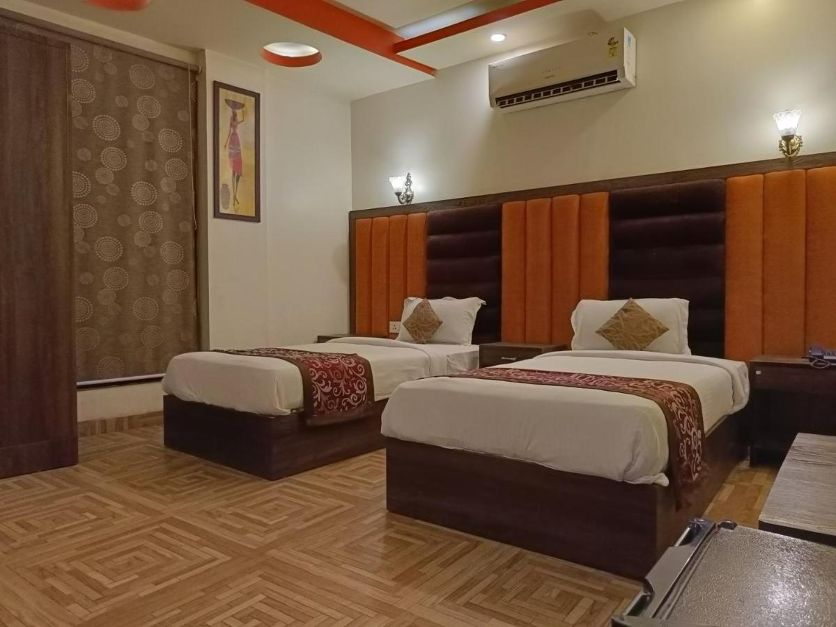 Hotel The Grand Orion Chinhat Exterior foto