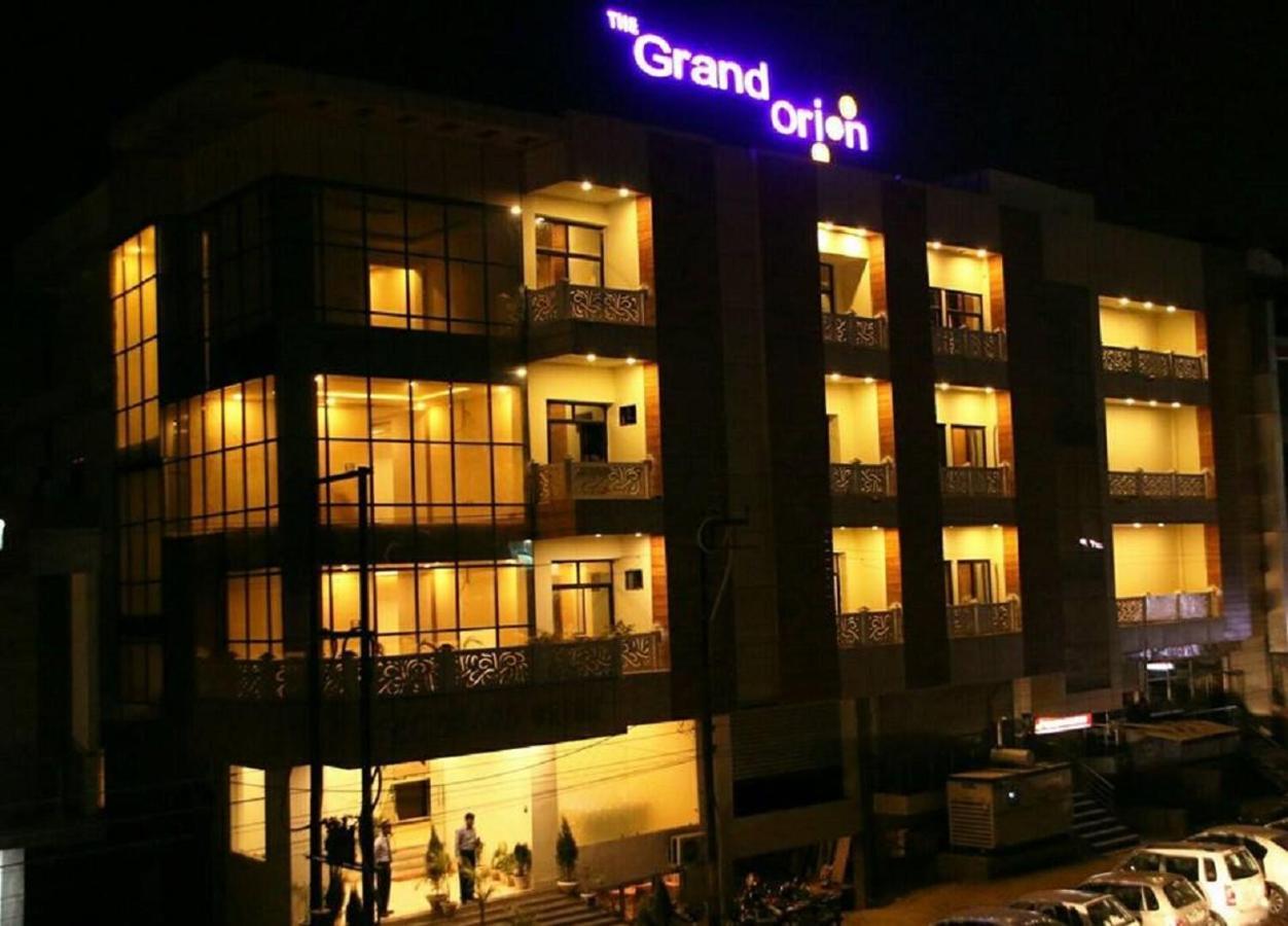 Hotel The Grand Orion Chinhat Exterior foto
